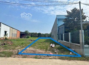 kẹt tiền bán gấp lô đ.nguyễn văn khạ gần cầu vượt củ chi. dt 155m2 nở hậu giá 1,1 tỷ. sổ hồng riêng