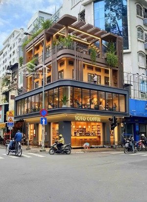 tòa nhà cho thuê góc 2 mặt tiền phan đình phùng - phan đăng lưu phú nhuận