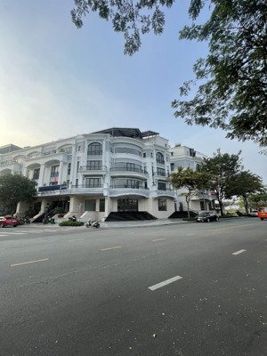 cho thuê văn phòng căn góc siêu phẩm tại vạn phúc city