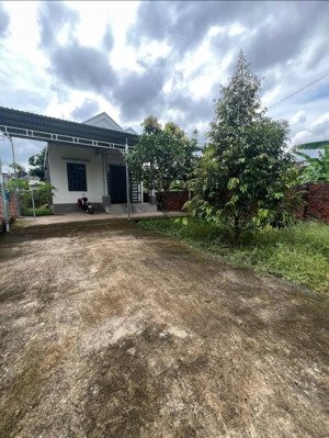 căn nhà diện tích 280m2 sổ sẵn giá 450tr ngay phú giáo bình dương - sổ hồng sẵn công chứng ngay