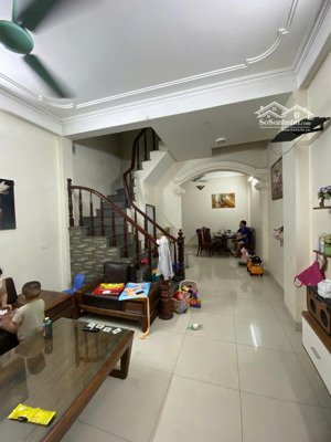 chính chủ cần bán nhà mặt ngõ 250 kim giang ô tô qua nhà sổ đỏ 39m2 mặt tiền 4.2m xây 4 tầng