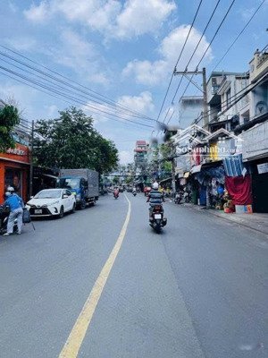 q4 mtkd tôn đản. kdc sầm uất 135m2 sổ . khu vực hiếm nhà bán . full thổ cư chỉ 26.999 tỷ tl sâu .