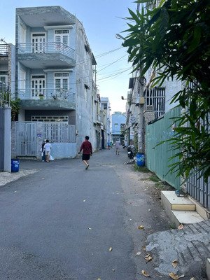 nhà dt 259m2 chỉ 6.5 tỷ, ngang 7m full thổ cư