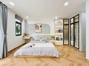 Bán siêu phẩm mới xây 4 tầng hẻm xe hơi full nội thất, gần Emart Phan Huy Ích. Giá chỉ 5tỷ97