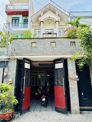 tôi bán nhà 2tỷ890/ 62m2 ở lữ gia - p15 - quận 11 gần sân vận động thống nhất, cho thuê 19 triệu