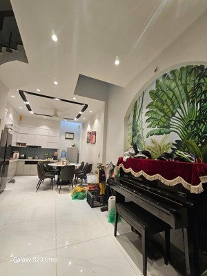 cần bán nhà mặt phố phạm ngọc khánh, khu dân trí cao, 60m2 x 4 tầng, giá 8.7 tỷ