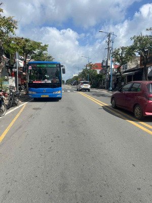 bán nhà câp 4 mặt tiền đường lê lợi, xã tân thới nhì, hóc môn. 4x35m , giá 8.5 tỷ còn thương lượng