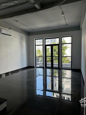cho thuê nhà liền kề louis city hoàng mai, 5 tầng x 100m2 hoàn thiện, điều hòa, 35tr/ tháng