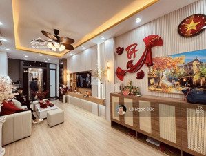 siêu phẩm phố lê thanh nghị - hai bà trưng, ôtô đỗ cổng, 3 bước ra phố, thang máy, 40m2 x 5 tầng.