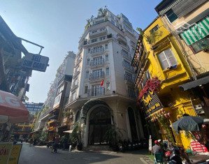 tuyệt chủng! còn đúng 1 căn khách sạn lõi phố cổ chợ đồng xuân, dt 220m, mt 7.5m, dthu 6.6 tỷ/ năm