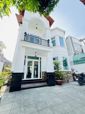 cho thuê bt trệt lầu, dt 9m x 17m - giá 35tr/ tháng - ngay kđt vạn phúc - cách ql13 chỉ 300m.