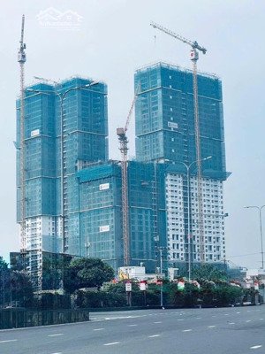 cần bán lại căn hộ 61m2 thiết kế 2pn 1wc view đông nam tầng đẹp, 2,850 tỷ full 100%. lh: 