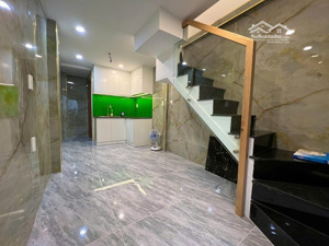 cực hiếm! nhà hẻm đẹp 2 lầu, cn - 16m2 ngay trung tâm quận 1, giá 2tỷ580 tl