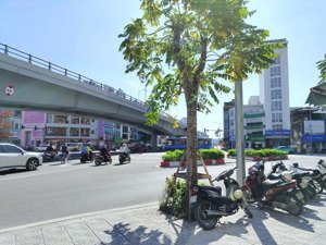 hiếm! 68.5m2 5 tầng*9.8tỷ. bán nhà ngọc lâm bồ đề, dân xây, gần ngã tư hồng tiến