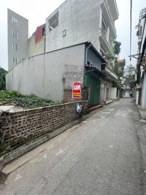 bán miếng đất 45m cho dân ở tại trâu quỳ, chỉ hơn 5 tỷ tí, ngõ trước nhà 4.5m, oto ngủ trong nhà