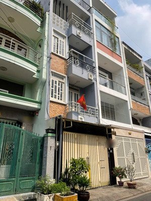 mặt tiền khu vip bình phú 1, dt: 4x18m nhà trệt 2 lầu sân thượng có hđt 17triệu. giá bán: 12.5tỷ