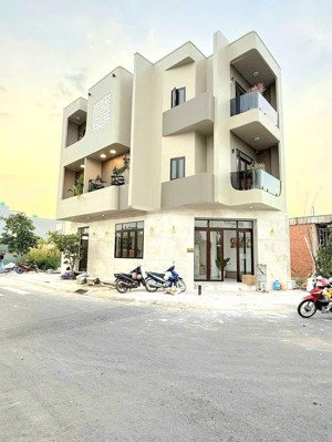 bán căn góc độc lạ ngầu nhất đẹp nhất gồm 4pn, 4wc, 75m2 tại the sol city,