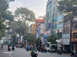 building chdv 7 tầng nguy nga trung tâm quận 5 hoa lệ. 33 phòng _ dòng tiền 1,8 tỷ giá 38 tỷ.