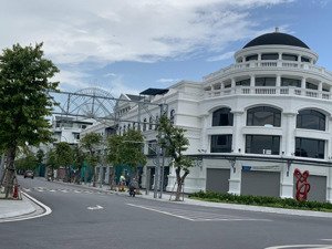 bán căn shophouse gần công viên, bể bơi. vị trí đông đúc nhất dự án