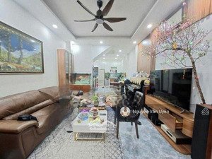 trung tâm tâm cầu giấy- nhà mới đẹp, mặt ngách thông, kinh doanh nhỏ, mặt tiền rộng, gần ô tô,