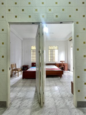 cho thuê căn 2 phòng ngủ ban công giá rẻ ngay khu sân bay - gần công viên gia định