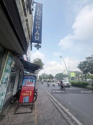 bán đất tặng nhà cấp 4 hẻm xe hơi hoàng sa, quận 3. 48m2, xây mới 5 tầng gần ga metro