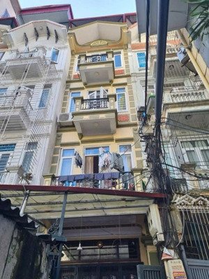chính chủ cần bán gấp nhà phố đường láng. nhà đẹp 50m 5 tầng 6 ngủ , gần phố . 13 tỷ