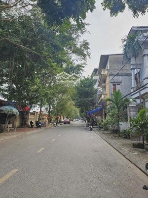 bán nhà 5 tầng 55m2 đường ô tô tránh gần phố việt hưng, công viên vị trí trung tâm tiện ích đầy đủ