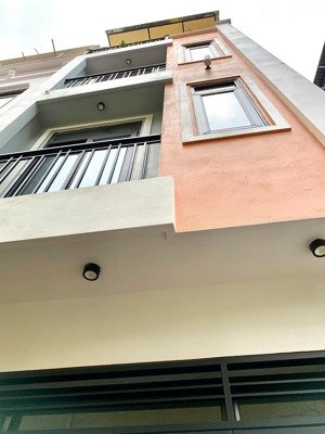 hạ 300 triệu - bán nhanh nhà sài đồng - 52m- 4 tầng- cạnh hồ - nhà mới- giá 8,5 tỷ