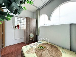 share 1 phòng trong căn hộ 2 phòng ngủ gần sân bay