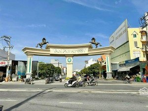 bán căn nhà c4 góc 2 mặt tiền, đối diện vạn phúc , dt 134m2 ( ngang 9,7m) có dòng tiền cho thuê sẵn