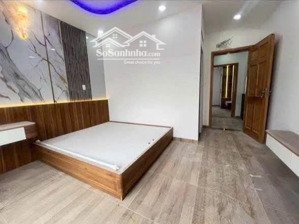 nhà đúc 4,5 tấm..xây dựng mới. giá 6,6 tỷ. shr. hỗ trợ vay bank