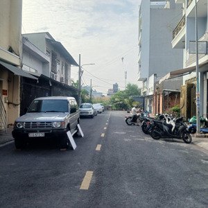 7 tỷ 800 thương lượng nhà mới 5 tầng, đường 10 mét, diện tích : ngan 4,4 mét -- dài 13 mét.