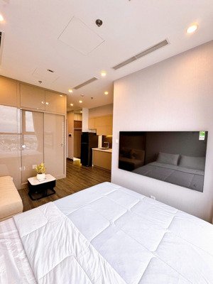 gia đình cần bán căn 3pn - 2wc diện tích 83m2 full nt toà tk2 the tonkin smart city. giá 7,9 tỷ