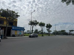 bán cặp đất biệt thự sát sông dt 500m2/2lô, ngang 10m, trục đường lớn bùi tá hán