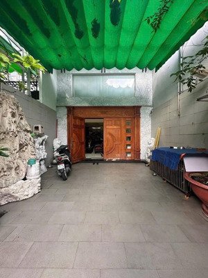 nằm ngay tuyến đường trần nhật duật,tân định, quận 1.giá sốc: 6tỷ8/ 5mx16.2m.full nội thất