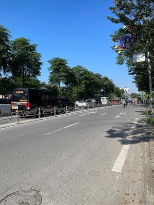 nhà thang máy ở ngay giải pháp an cư cho gia đình đông người