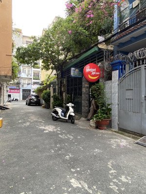 giá rẽ tân bình - gần khu bàu cát - ( 5.3x13 ) 5 tầng btct - 4pn giá 8.7 tỷ .