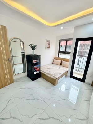studio ban công nhà mới 100%, full nội thất 28m2 có cửa sổ thoáng nguyễn gia trí bình thạnh