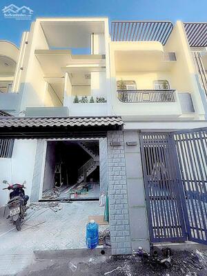 Bán nhà lầu mới tinh, SR,TC, sân oto, đường oto, gần chợ Hoá An chỉ 2tỷ650