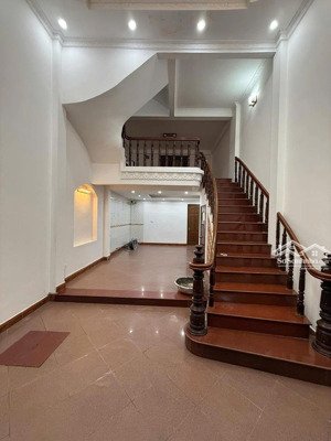 chỉ hơn 9 tỷ có nhà đẹp gần phố, gần trường, gần chợ văn phúc, hà đông dt45m2 về ở ngay