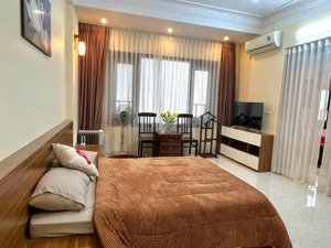 cho thuê căn hộ tại ngõ 4 liễu giai, diện tích 80m2, 1 ngủ, giá 8 triệu, đầy đủ nội thất mới
