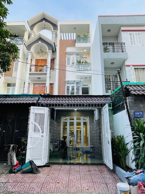 nhà 4 tầng ( 4x22 ) xiu mặt tiền kinh doanh buôn bán như sapa cty ... sổ vuông vứt công c ngay