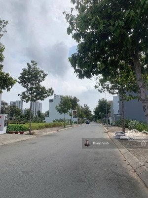 cần tiền bán gấp nền góc 2 mặt tiền đường chính dự án nam phan - giá bán gấp nên rất tốt cho nđt.