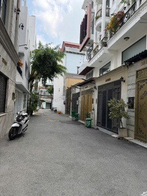 bán nhà hxh 6m trường chinh, p.tân sơn nhì, q.tân phú, dt 4x11m, lửng + 2 lầu + st, giáp q.tân bình