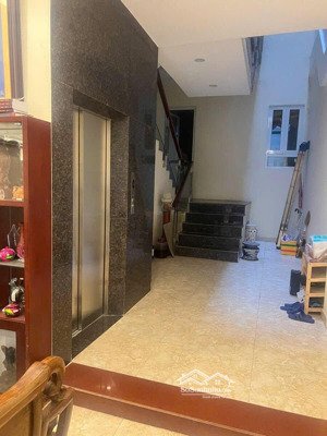 !! tuyệt phẩm cầu giấy có gara để 2 xe oto, 5 tầng có thang máy. 110m2, 34,5tỷ!!