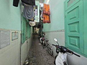 dãy trọ mt nhưa thông chơ xóm nghèo dt 176m 12phong, thuê 15tr tháng giá 5.4ty tl lh 