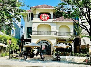 đẳng cấp thật sự: 690m2 mặt tiền trần hưng đạo đối diện cầu tình yêu. đang cho highland thuê 150tr