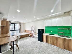 studio full nội thất ban công thang máy hẽm xe hơi ngay trung tâm bình thạnh