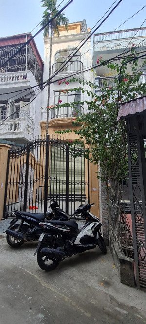 tôi đang có căn nhà đường bà triệu hà đông cần bán. giâ 15 tỷ diện tích 90m 4 tầng.